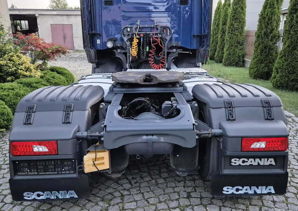 Scania R410 - Nyergesvontató: 5 kép. Scania R410 - Nyergesvontató: 5 kép.