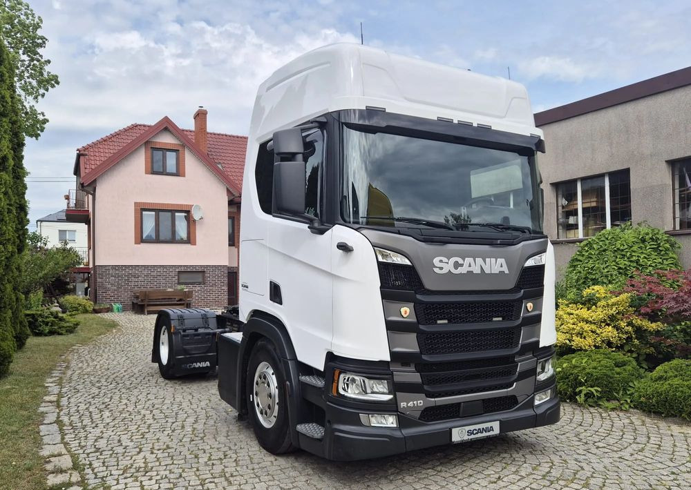 Scania R410 - Nyergesvontató: 3 kép. Scania R410 - Nyergesvontató: 3 kép.