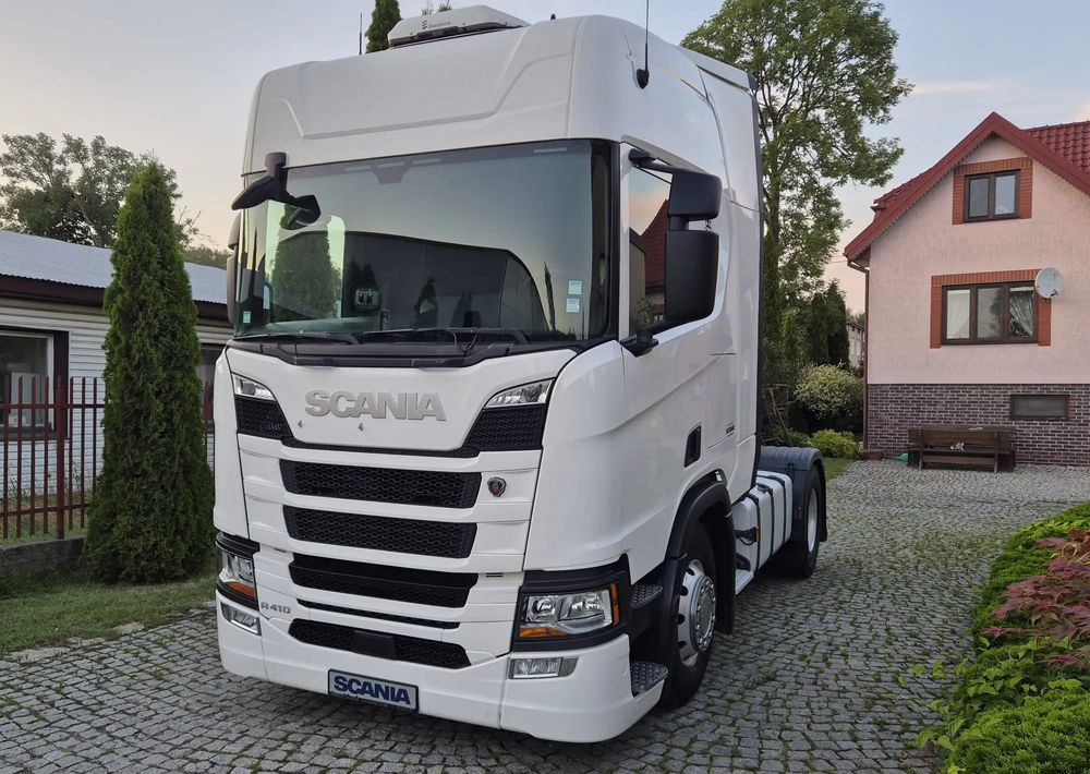 Scania R410 - Nyergesvontató: 1 kép. Scania R410 - Nyergesvontató: 1 kép.