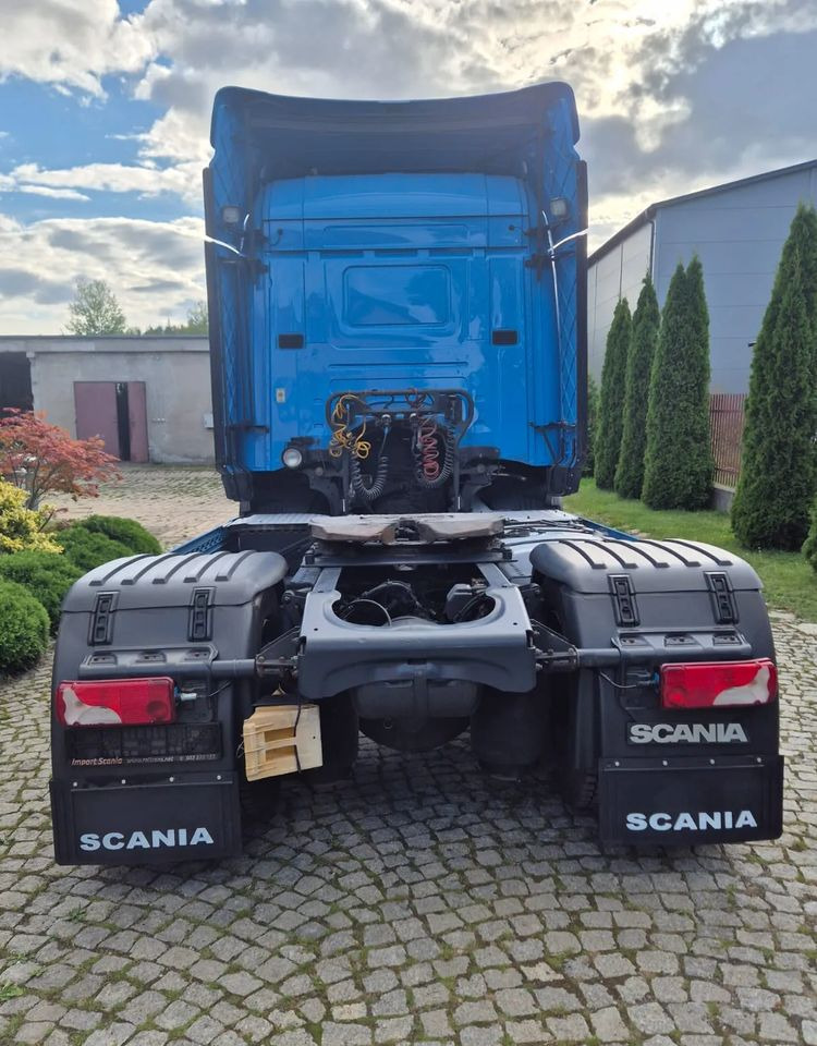 Scania R410 - Nyergesvontató: 5 kép. Scania R410 - Nyergesvontató: 5 kép.