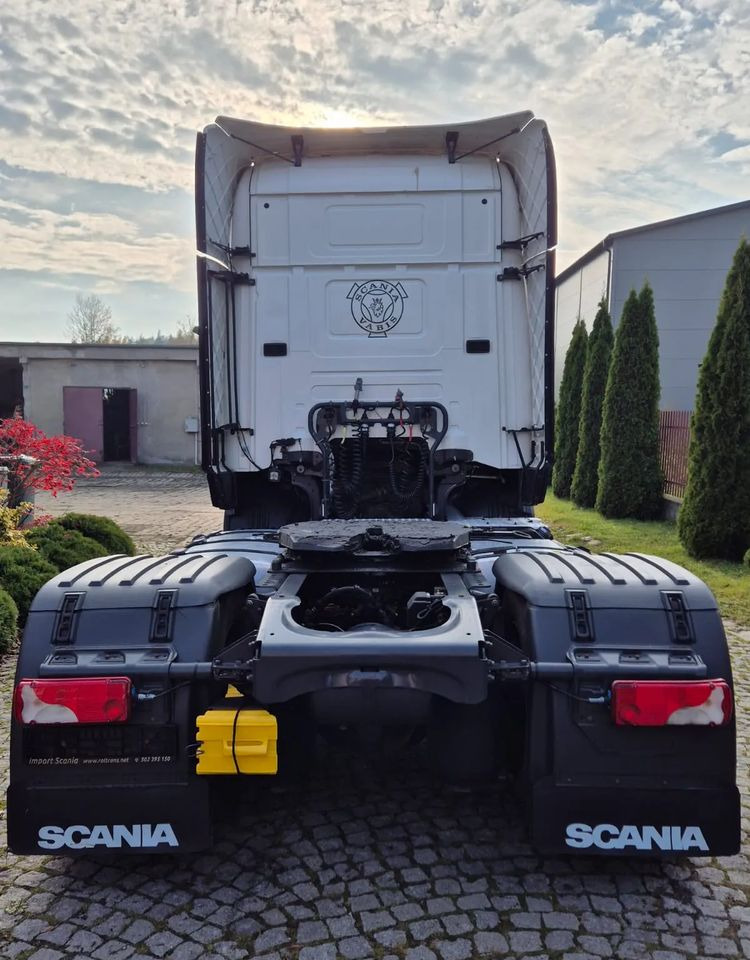 Scania R450 - Nyergesvontató: 5 kép. Scania R450 - Nyergesvontató: 5 kép.