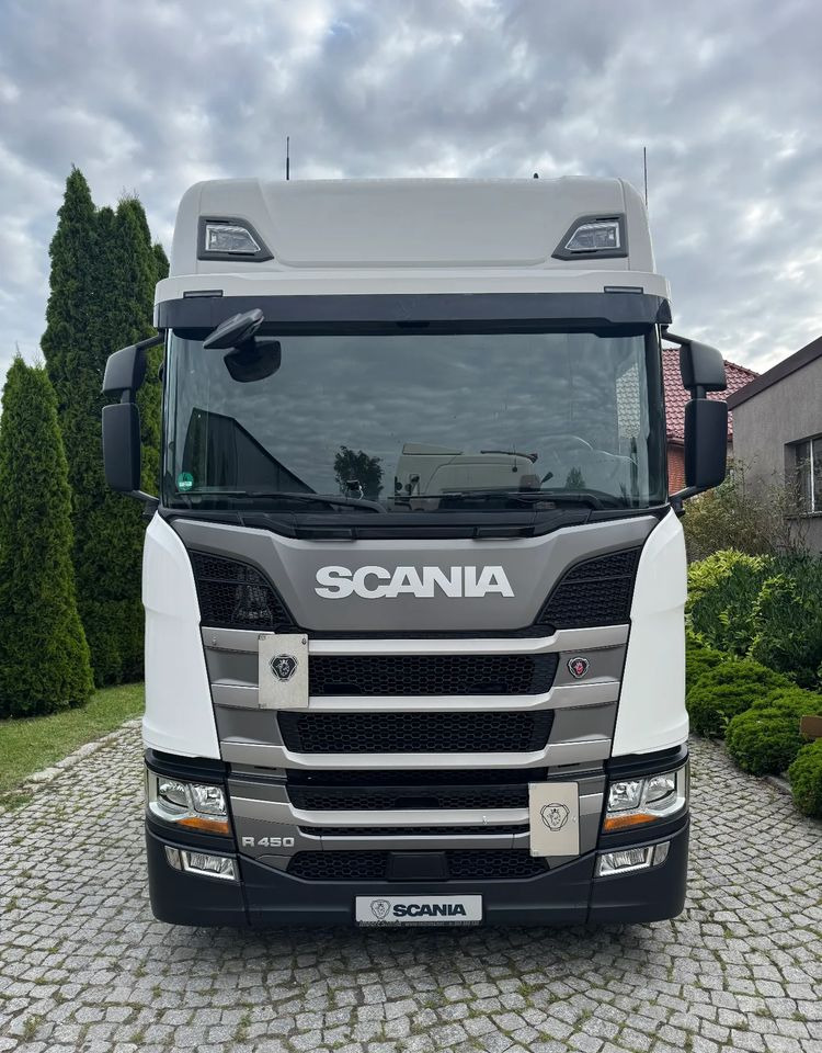 Scania R450 - Nyergesvontató: 2 kép. Scania R450 - Nyergesvontató: 2 kép.