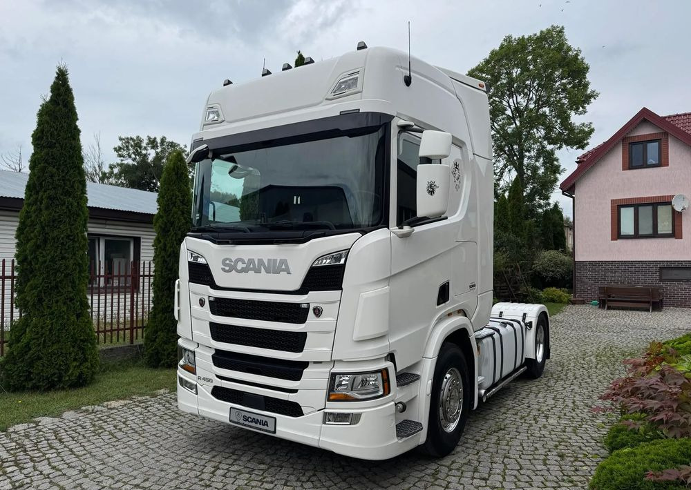 Scania R450 - Nyergesvontató: 1 kép. Scania R450 - Nyergesvontató: 1 kép.