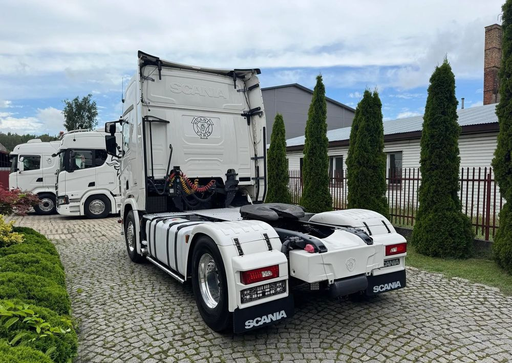 Scania R450 - Nyergesvontató: 4 kép. Scania R450 - Nyergesvontató: 4 kép.