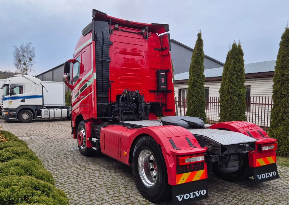 Volvo FH GLOBETROTTER - Nyergesvontató: 4 kép. Volvo FH GLOBETROTTER - Nyergesvontató: 4 kép.