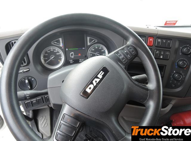 DAF LF 290 LBW 2.5T. - Ponyvás teherautó: 2 kép. DAF LF 290 LBW 2.5T. - Ponyvás teherautó: 2 kép.