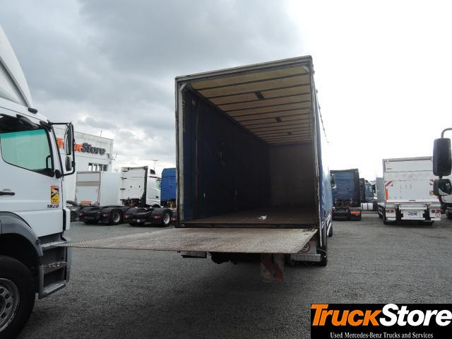 Mercedes-Benz ATEGO AXOR 1828 L - Ponyvás teherautó: 4 kép. Mercedes-Benz ATEGO AXOR 1828 L - Ponyvás teherautó: 4 kép.