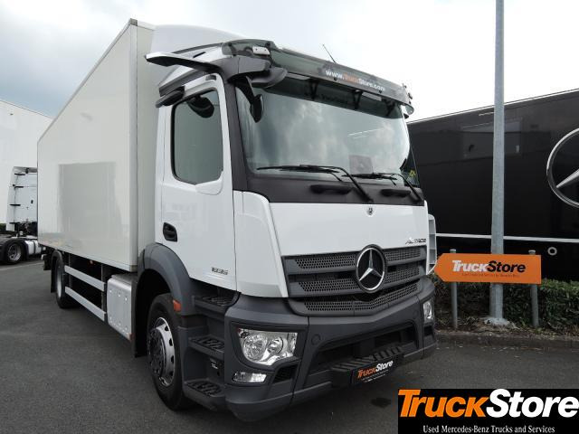 Mercedes-Benz Actros 1835 L - Hűtős teherautó: 3 kép. Mercedes-Benz Actros 1835 L - Hűtős teherautó: 3 kép.