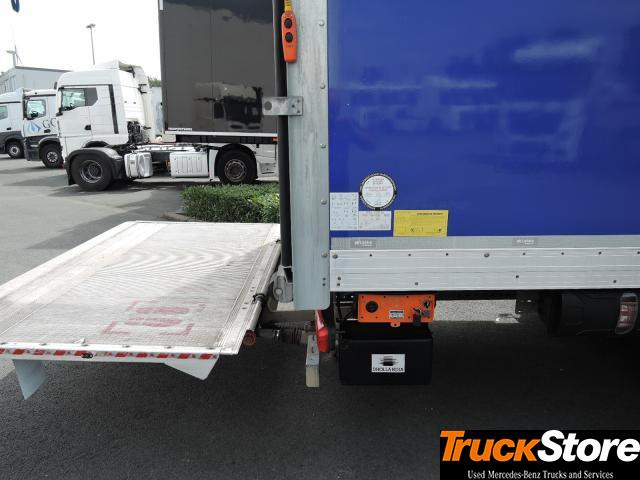 Mercedes-Benz Atego 1218 L - Dobozos felépítményű teherautó: 2 kép. Mercedes-Benz Atego 1218 L - Dobozos felépítményű teherautó: 2 kép.