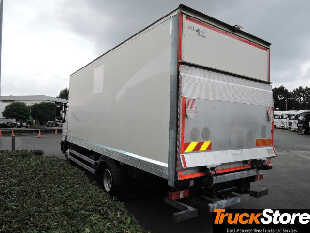Mercedes-Benz Atego 1218 L - Dobozos felépítményű teherautó: 5 kép. Mercedes-Benz Atego 1218 L - Dobozos felépítményű teherautó: 5 kép.