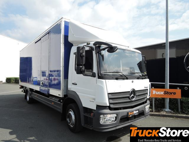 Mercedes-Benz Atego 1218 L - Dobozos felépítményű teherautó: 3 kép. Mercedes-Benz Atego 1218 L - Dobozos felépítményű teherautó: 3 kép.