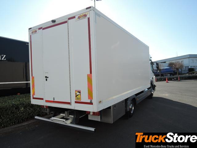 Mercedes-Benz Atego 823 L - Dobozos kisteherautó: 4 kép. Mercedes-Benz Atego 823 L - Dobozos kisteherautó: 4 kép.