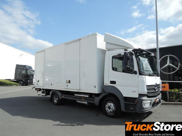 Mercedes-Benz Atego 916 L - Dobozos felépítményű teherautó: 3 kép. Mercedes-Benz Atego 916 L - Dobozos felépítményű teherautó: 3 kép.