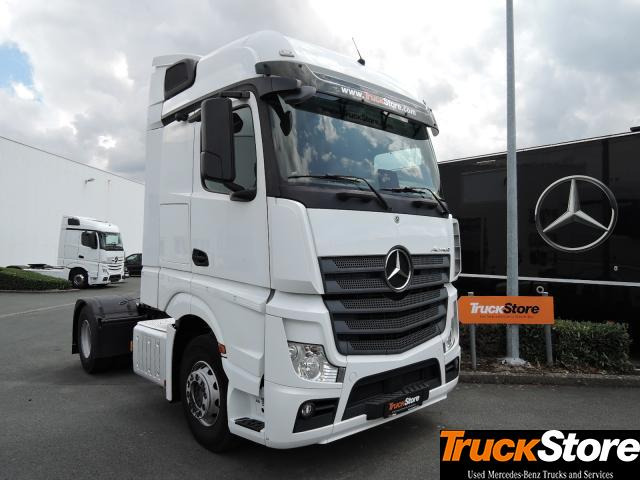 Mercedes-Benz Actros 1843 LS - Nyergesvontató: 3 kép. Mercedes-Benz Actros 1843 LS - Nyergesvontató: 3 kép.