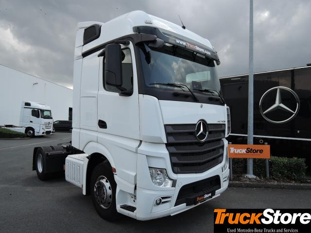 Mercedes-Benz Actros 1843 LS - Nyergesvontató: 3 kép. Mercedes-Benz Actros 1843 LS - Nyergesvontató: 3 kép.
