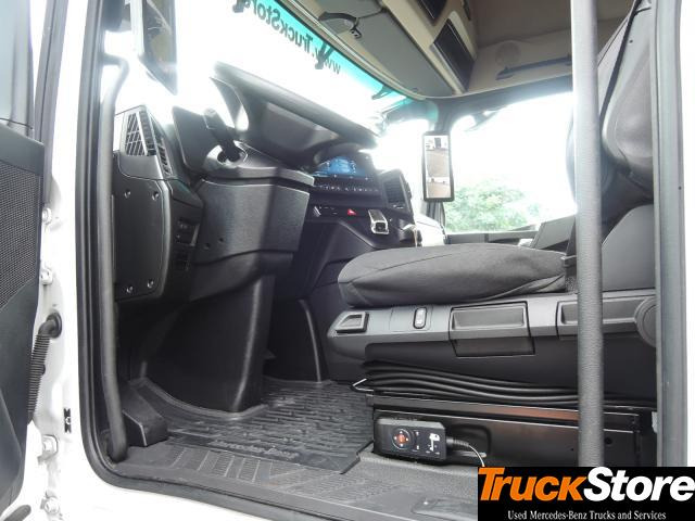 Nyergesvontató Mercedes-Benz Actros 1845 LS: 6 kép.