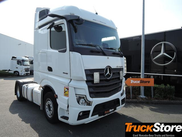 Mercedes-Benz Actros 1848 LS - Nyergesvontató: 3 kép. Mercedes-Benz Actros 1848 LS - Nyergesvontató: 3 kép.