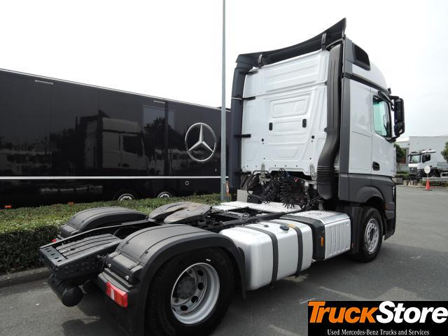 Mercedes-Benz Actros 1851 LS - Nyergesvontató: 4 kép. Mercedes-Benz Actros 1851 LS - Nyergesvontató: 4 kép.