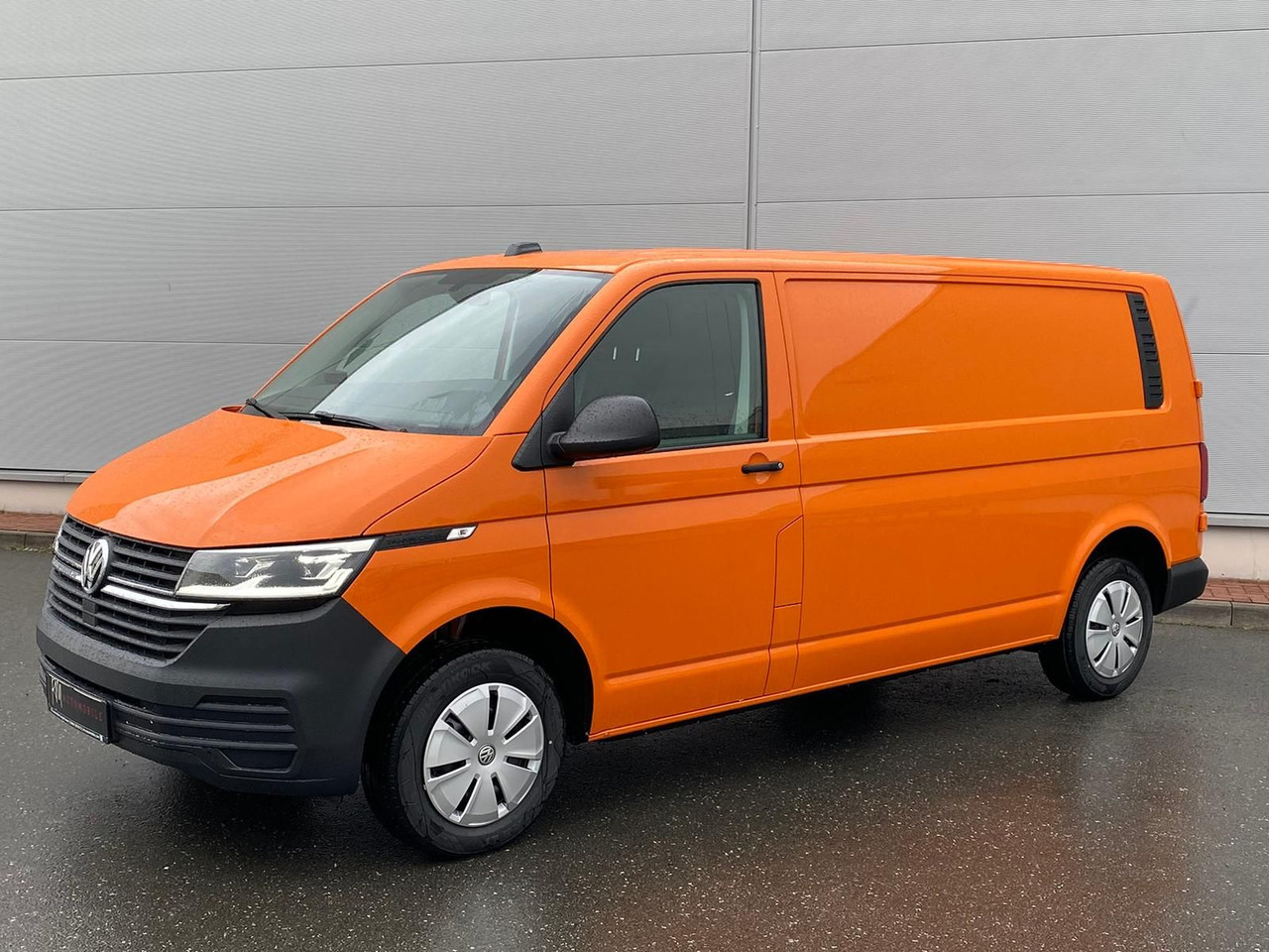 Volkswagen T6.1 Transporter Kasten lang LED PDC KLIMA SITZH - Kisteherautó: 1 kép. Volkswagen T6.1 Transporter Kasten lang LED PDC KLIMA SITZH - Kisteherautó: 1 kép.