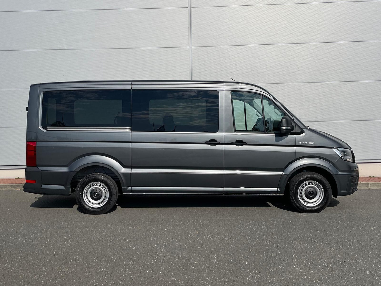 MAN TGE 3.180 Kombi L3H2 LED ACC NAVI SITZHZ - Minibusz, Kisbusz: 5 kép. MAN TGE 3.180 Kombi L3H2 LED ACC NAVI SITZHZ - Minibusz, Kisbusz: 5 kép.