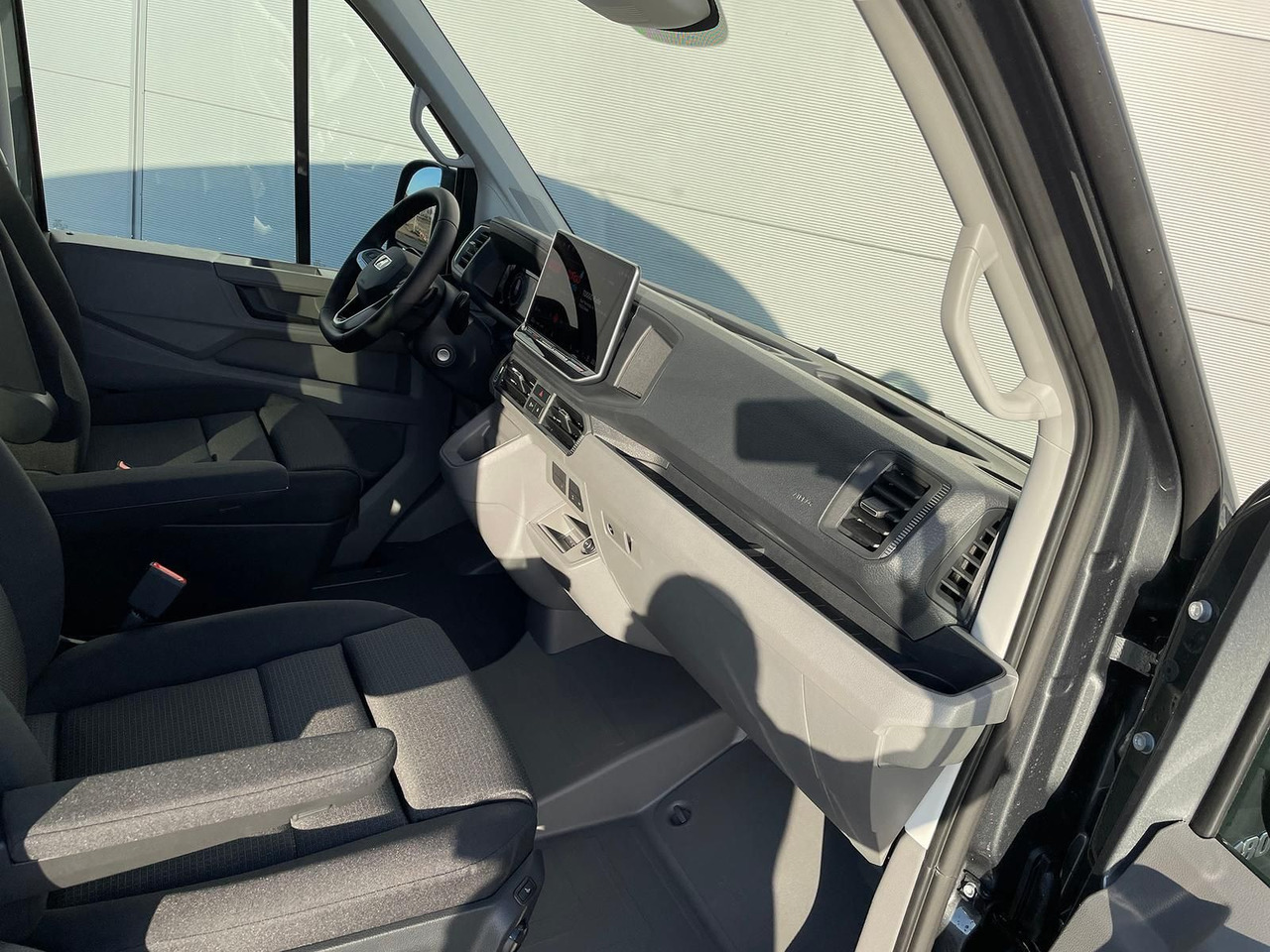 Furgon, Duplakabinos kisteherautó MAN TGE 3.180 L3H2 MIXTO 4x4 AUTOM ACC LED AHK DAB: 29 kép. Furgon, Duplakabinos kisteherautó MAN TGE 3.180 L3H2 MIXTO 4x4 AUTOM ACC LED AHK DAB: 29 kép.