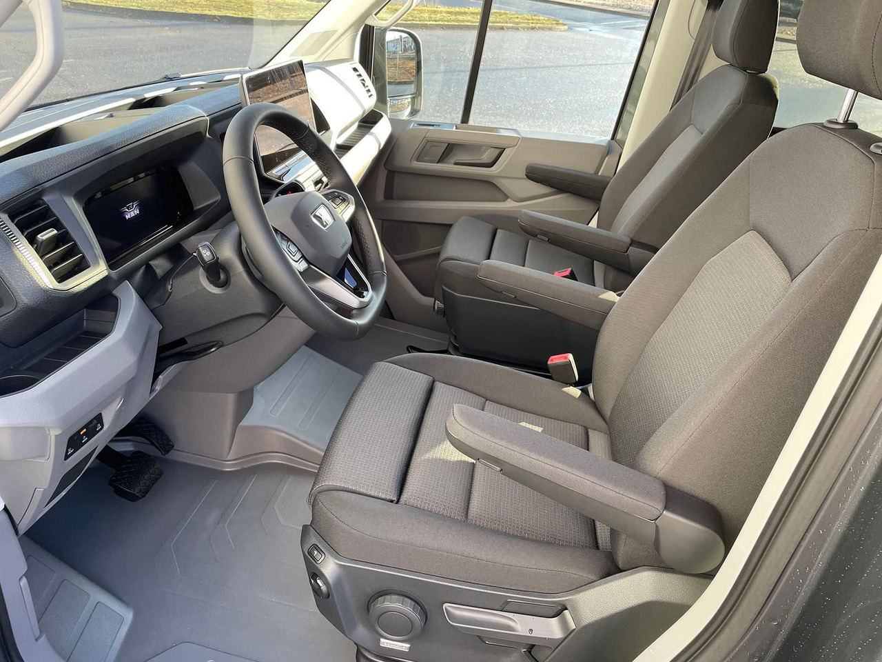 Furgon, Duplakabinos kisteherautó MAN TGE 3.180 L3H2 MIXTO 4x4 AUTOM ACC LED AHK DAB: 11 kép. Furgon, Duplakabinos kisteherautó MAN TGE 3.180 L3H2 MIXTO 4x4 AUTOM ACC LED AHK DAB: 11 kép.