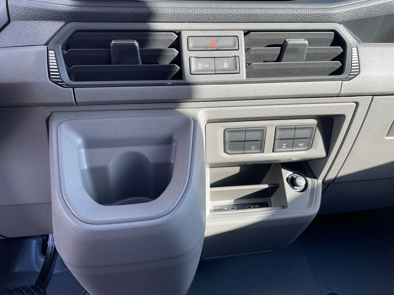 Furgon, Duplakabinos kisteherautó MAN TGE 3.180 L3H2 MIXTO 4x4 AUTOM ACC LED AHK DAB: 26 kép. Furgon, Duplakabinos kisteherautó MAN TGE 3.180 L3H2 MIXTO 4x4 AUTOM ACC LED AHK DAB: 26 kép.