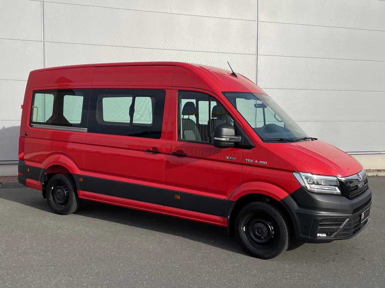 MAN TGE 3.180 L3H3 4x4 FEUERWEHR LED TEMPOMAT - Kisbusz: 2 kép. MAN TGE 3.180 L3H3 4x4 FEUERWEHR LED TEMPOMAT - Kisbusz: 2 kép.