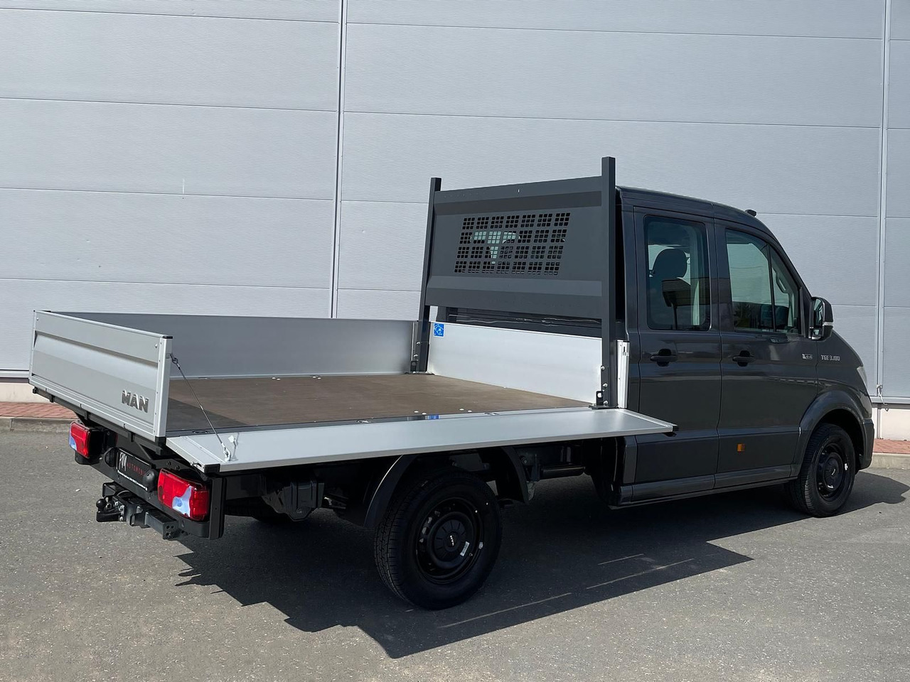 Platós kisteherautó, Duplakabinos kisteherautó MAN TGE 3.180 Pritsche DOKA MR 4x4 LED TEMP DIFFSPER: 9 kép. Platós kisteherautó, Duplakabinos kisteherautó MAN TGE 3.180 Pritsche DOKA MR 4x4 LED TEMP DIFFSPER: 9 kép.