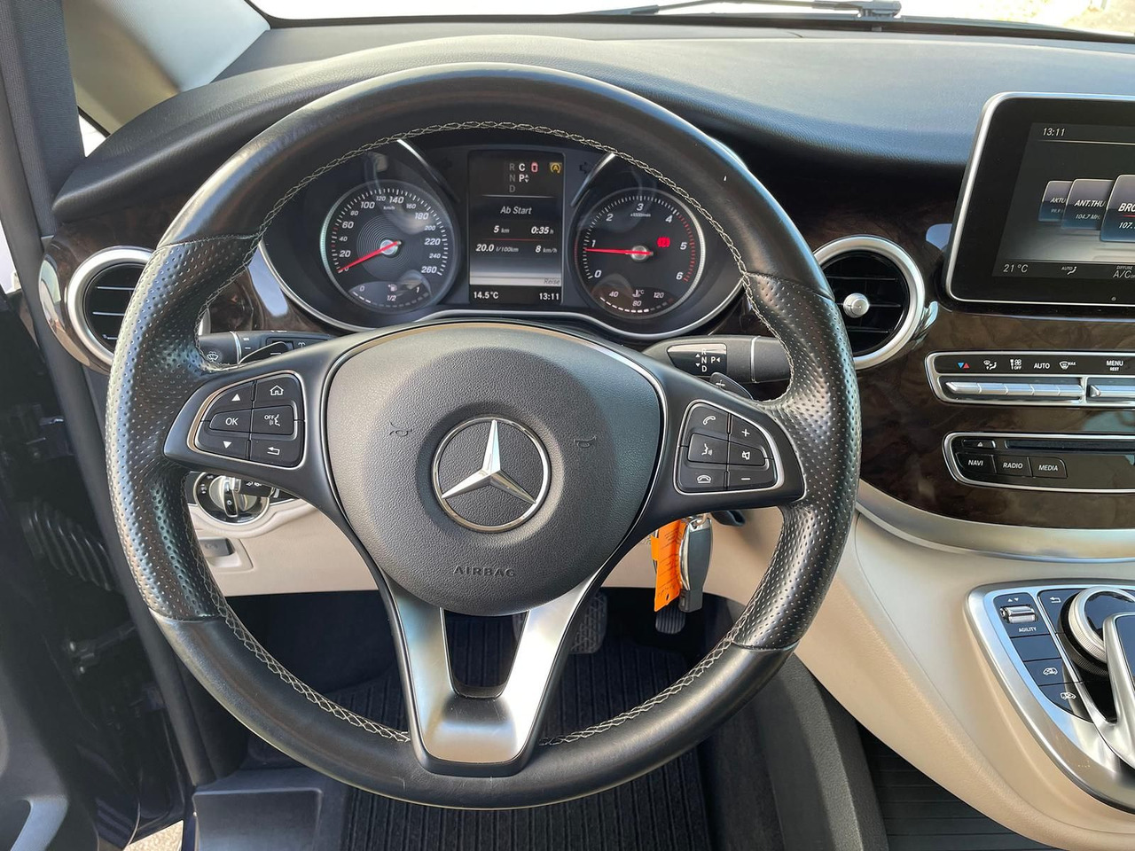 Új Kisbusz Mercedes-Benz V 250 d Avantgarde 360°KAMERA LED ALLRAD: 14 kép.