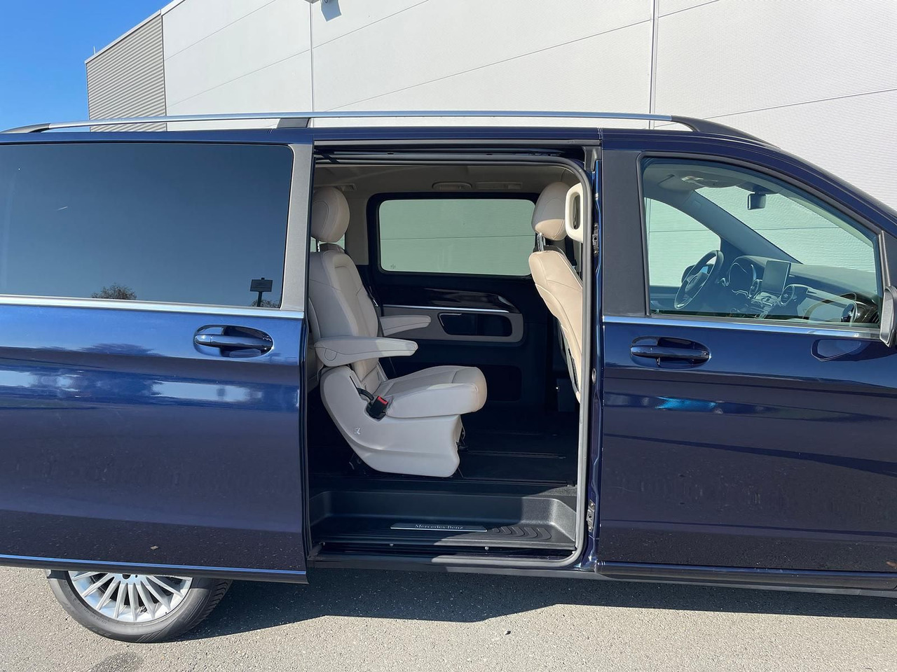 Új Kisbusz Mercedes-Benz V 250 d Avantgarde 360°KAMERA LED ALLRAD: 11 kép.