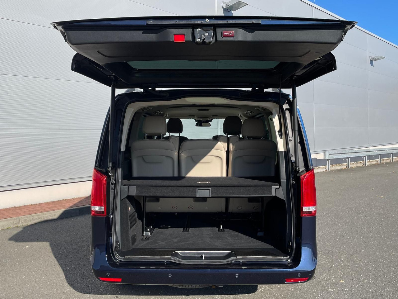 Új Kisbusz Mercedes-Benz V 250 d Avantgarde 360°KAMERA LED ALLRAD: 9 kép.