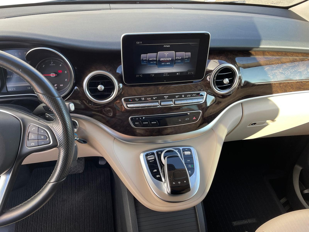 Új Kisbusz Mercedes-Benz V 250 d Avantgarde 360°KAMERA LED ALLRAD: 16 kép.