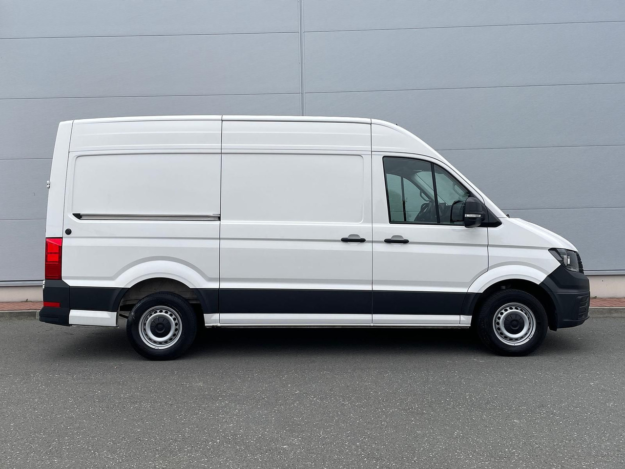 Volkswagen Crafter Kasten 35 L3H3 Autom. NAVI DAB PDC TEMP - Furgon: 5 kép. Volkswagen Crafter Kasten 35 L3H3 Autom. NAVI DAB PDC TEMP - Furgon: 5 kép.