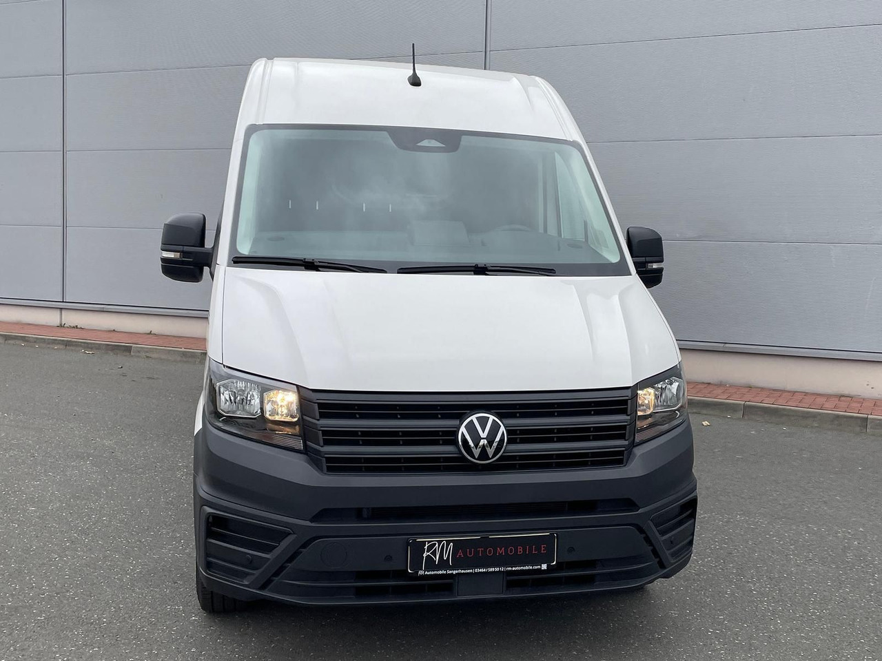 Volkswagen Crafter Kasten 35 L3H3 Autom. NAVI DAB PDC TEMP - Furgon: 3 kép. Volkswagen Crafter Kasten 35 L3H3 Autom. NAVI DAB PDC TEMP - Furgon: 3 kép.