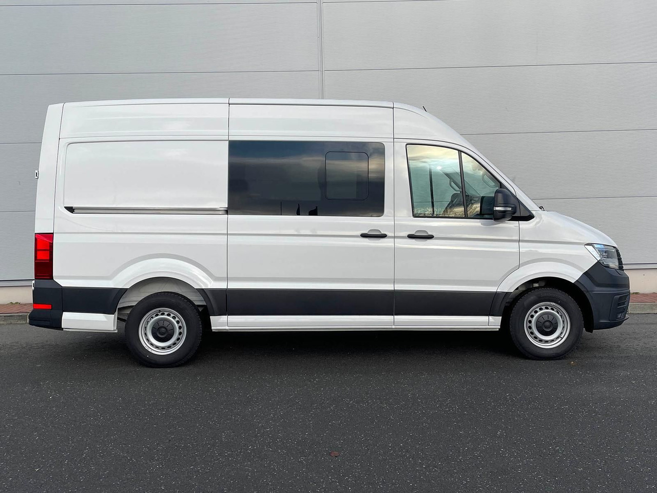 Volkswagen Crafter Kasten 35 L3H3 Autom. NAVI SITZHZ ACC - Kisbusz: 5 kép. Volkswagen Crafter Kasten 35 L3H3 Autom. NAVI SITZHZ ACC - Kisbusz: 5 kép.