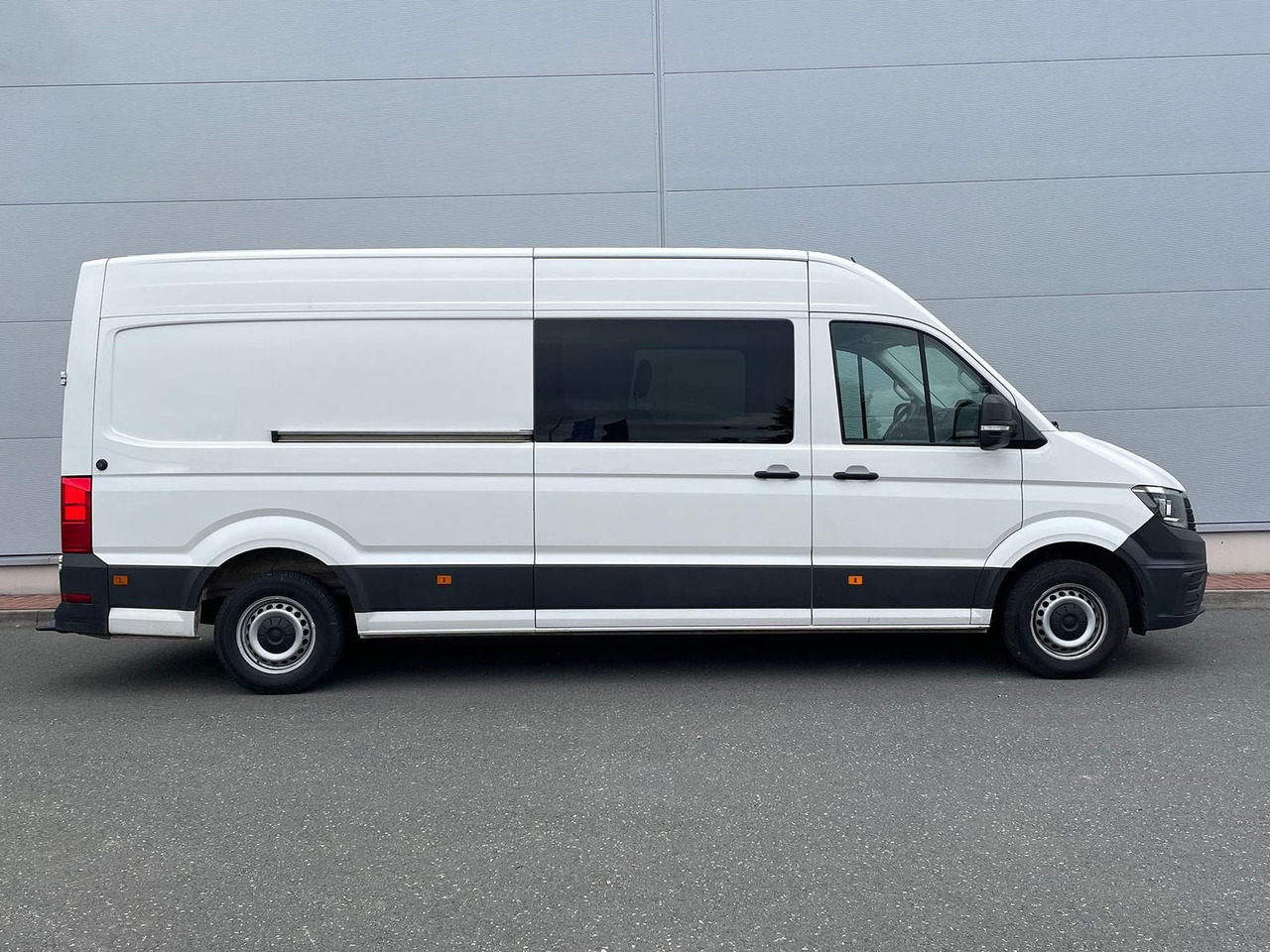 Volkswagen Crafter Kasten 35 L4H3 AHK KLIMA DAB PDC KAMERA - Furgon: 5 kép. Volkswagen Crafter Kasten 35 L4H3 AHK KLIMA DAB PDC KAMERA - Furgon: 5 kép.