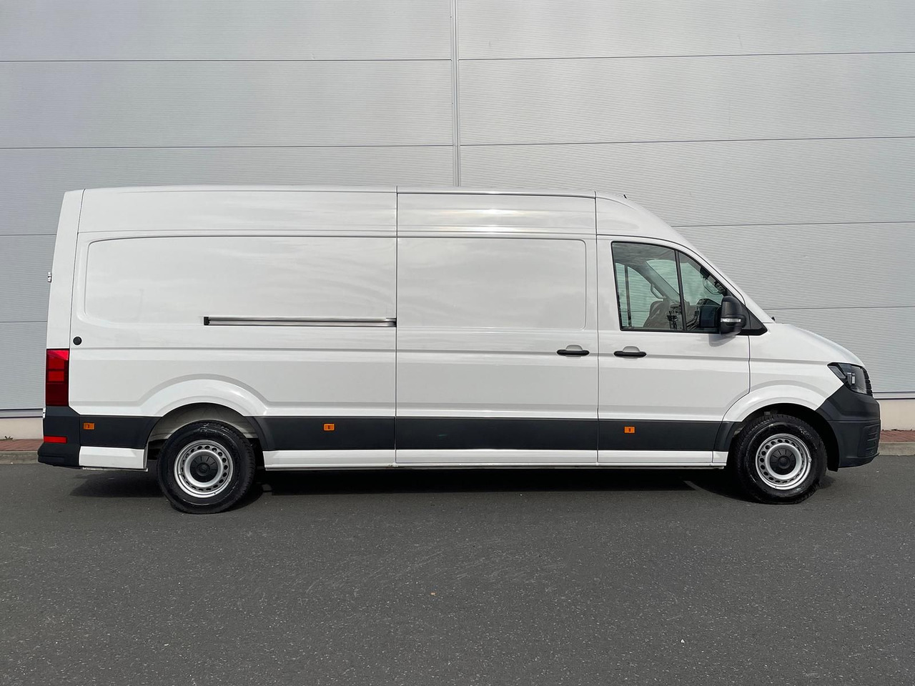 Volkswagen Crafter Kasten 35 L4H3 MFL DAB KLIMA KAMERA - Furgon: 5 kép. Volkswagen Crafter Kasten 35 L4H3 MFL DAB KLIMA KAMERA - Furgon: 5 kép.