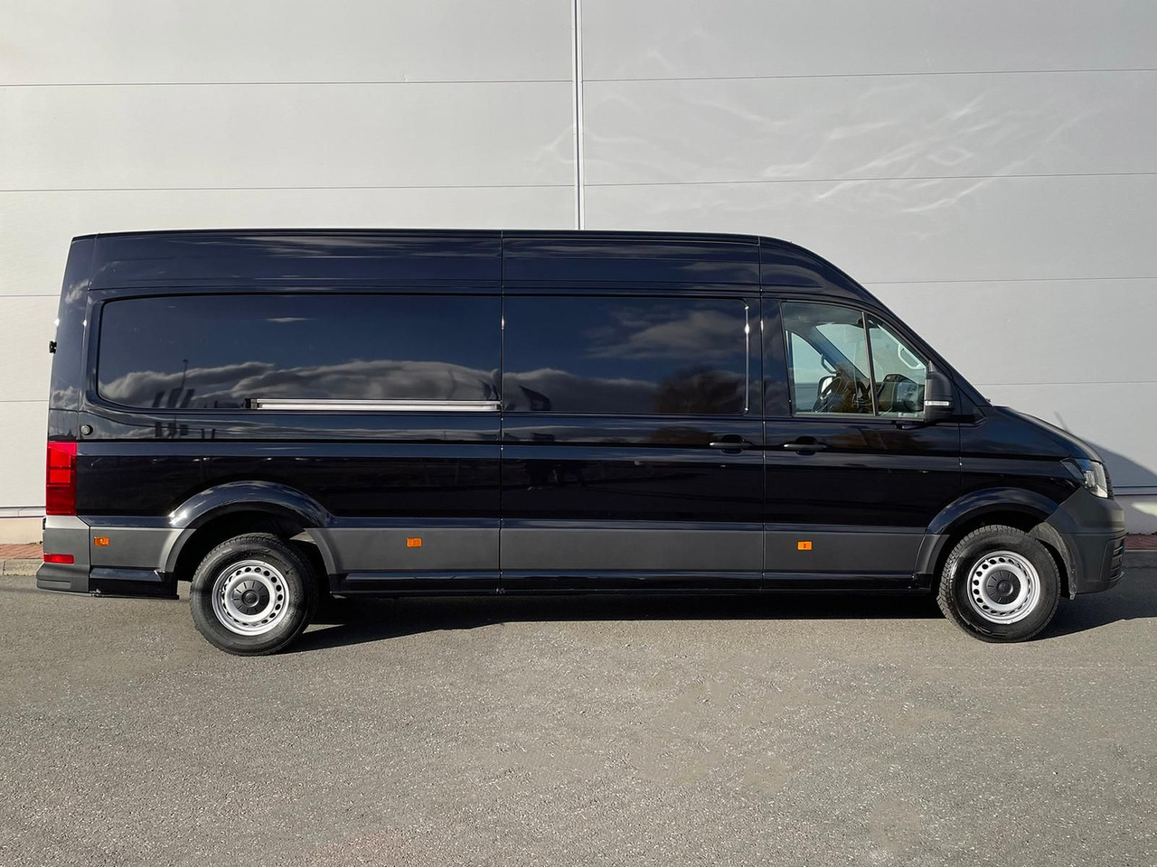 Volkswagen Crafter Kasten 35 L4H3 NAV SITZHZ AHK DAB KAMERA - Kisbusz: 5 kép. Volkswagen Crafter Kasten 35 L4H3 NAV SITZHZ AHK DAB KAMERA - Kisbusz: 5 kép.