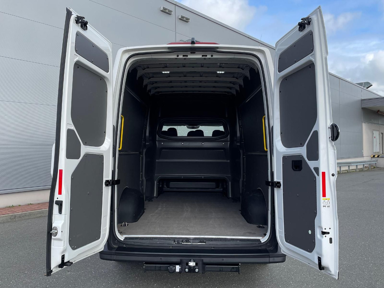 Furgon, Duplakabinos kisteherautó Volkswagen Crafter MIXTO 35 L4H3 KAMERA KLIMA SITZHZ DAB: 30 kép.