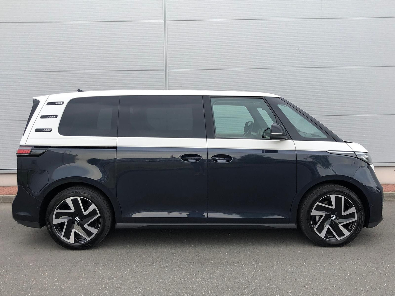 Volkswagen ID. Buzz 150 kW Pro AHK ACC MATRIX LED KEYLESS - Kisbusz, Elektromos kisteherautó: 5 kép. Volkswagen ID. Buzz 150 kW Pro AHK ACC MATRIX LED KEYLESS - Kisbusz, Elektromos kisteherautó: 5 kép.