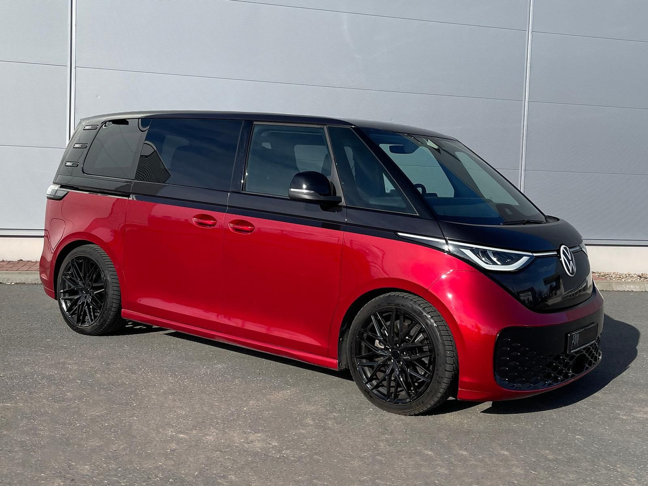 Volkswagen ID.Buzz KW Fahrwerk LM Felgen KLIMA PDC ACC DAB - Kisbusz, Elektromos kisteherautó: 1 kép. Volkswagen ID.Buzz KW Fahrwerk LM Felgen KLIMA PDC ACC DAB - Kisbusz, Elektromos kisteherautó: 1 kép.