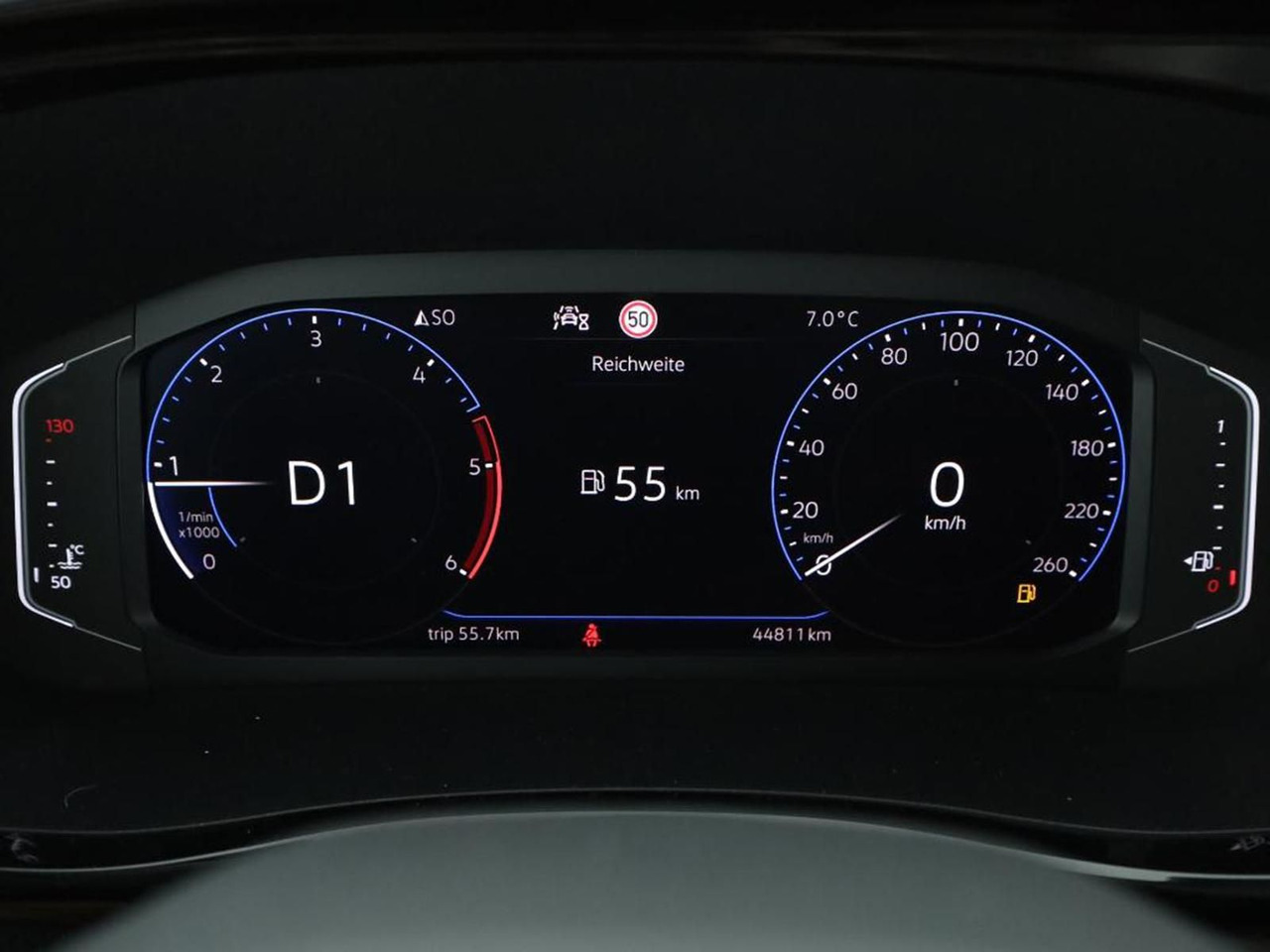 Volkswagen T6.1 Caravelle Comfortl LR 4M NAV el. Trittstufe - Minibusz, Kisbusz: 3 kép. Volkswagen T6.1 Caravelle Comfortl LR 4M NAV el. Trittstufe - Minibusz, Kisbusz: 3 kép.