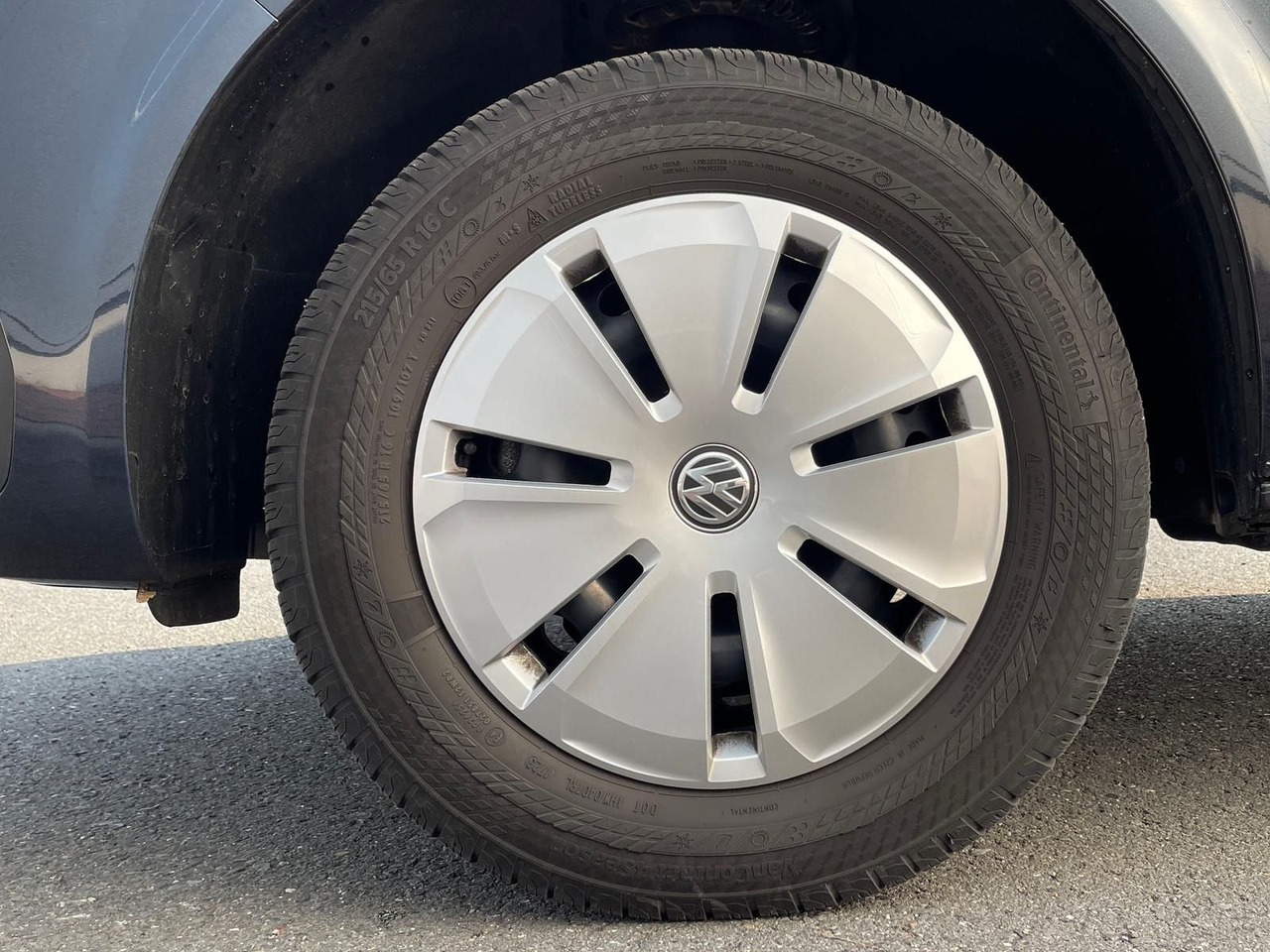 Új Kisbusz Volkswagen T6.1 Caravelle Comfortline NAV LED TEMP DAB PDC: 31 kép.