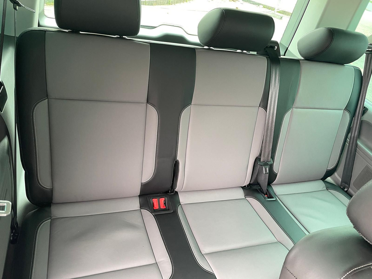 Kisbusz Volkswagen T6.1 Caravelle Highline STANDHZ NAVI LEDER PDC: 25 kép.