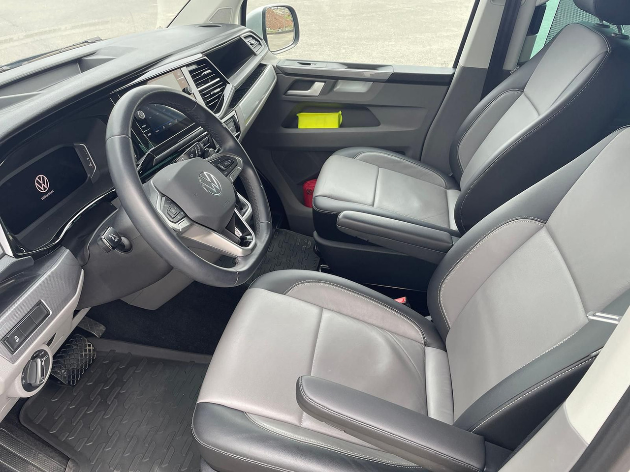 Kisbusz Volkswagen T6.1 Caravelle Highline STANDHZ NAVI LEDER PDC: 11 kép.