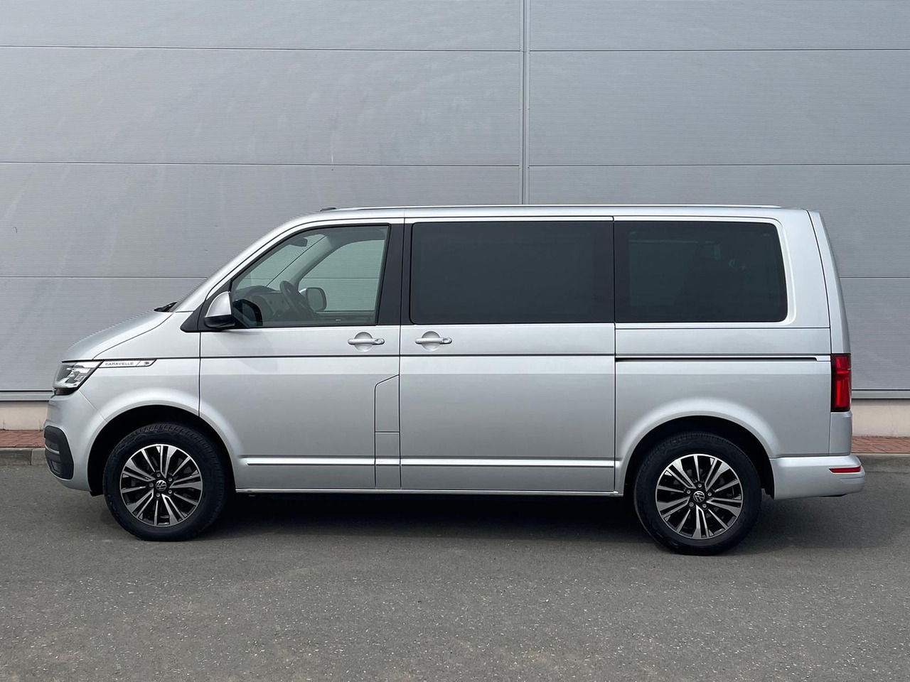 Kisbusz Volkswagen T6.1 Caravelle Highline STANDHZ NAVI LEDER PDC: 6 kép.