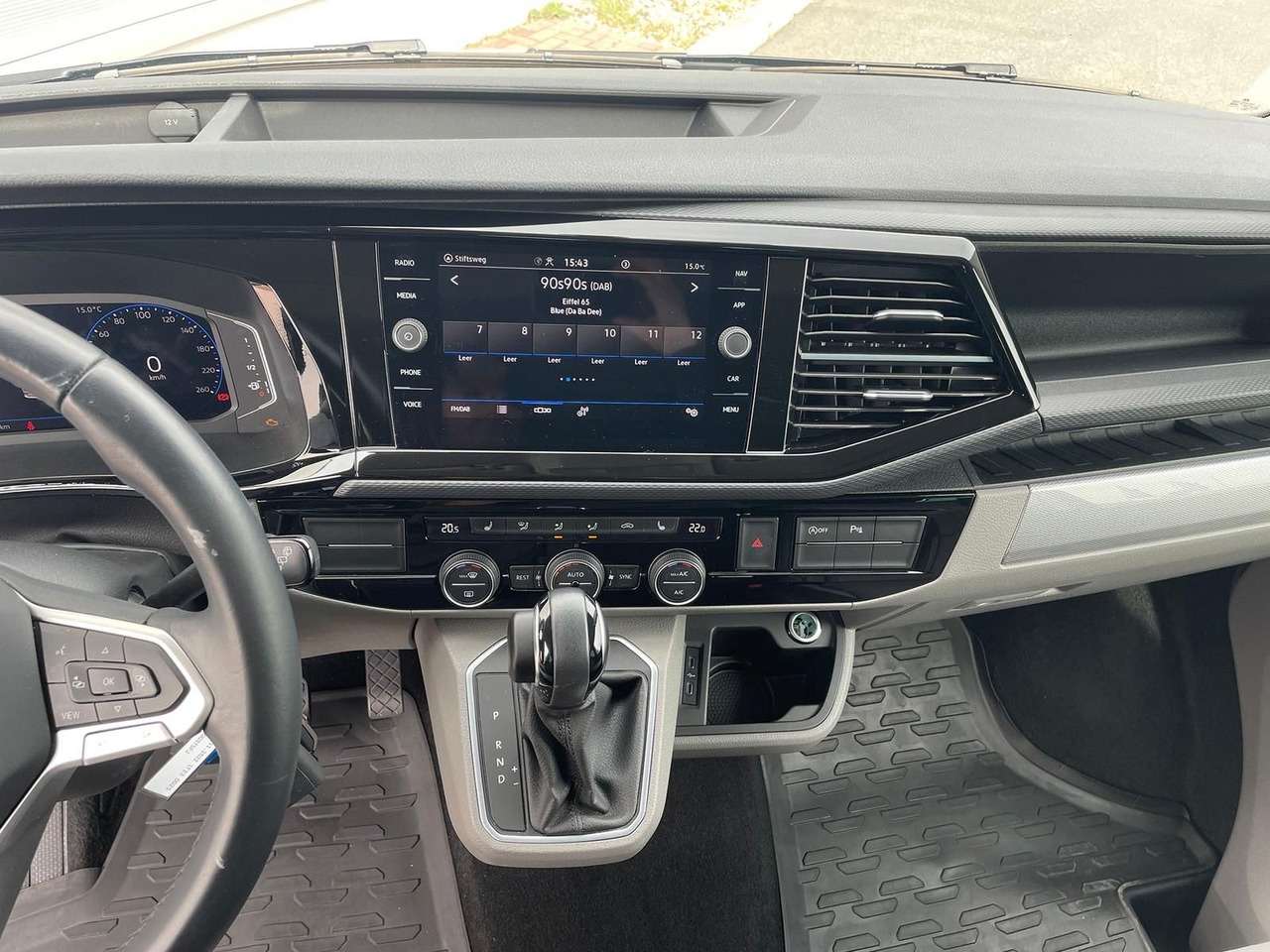 Kisbusz Volkswagen T6.1 Caravelle Highline STANDHZ NAVI LEDER PDC: 13 kép.