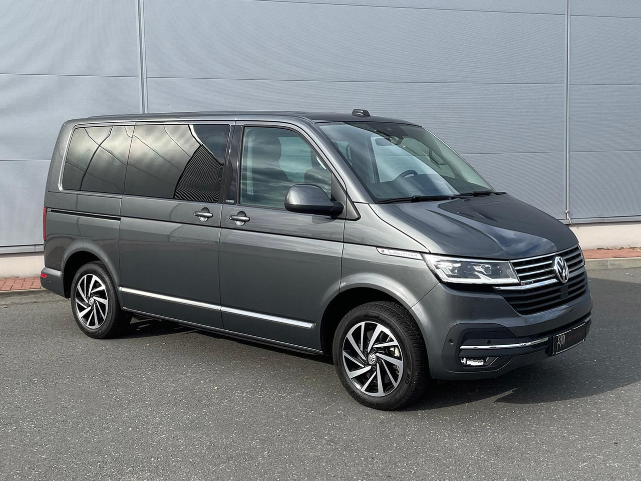 Volkswagen T6.1 Multivan Comfortline 4M ACC KAMERA SITZHZ - Minibusz, Kisbusz: 2 kép. Volkswagen T6.1 Multivan Comfortline 4M ACC KAMERA SITZHZ - Minibusz, Kisbusz: 2 kép.