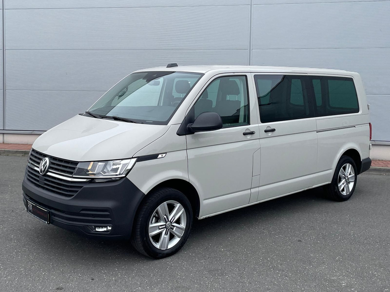 Volkswagen T6.1 Transporter 2.0 TDI lang 4MOTION SITZHZ NAV - Furgon: 1 kép. Volkswagen T6.1 Transporter 2.0 TDI lang 4MOTION SITZHZ NAV - Furgon: 1 kép.